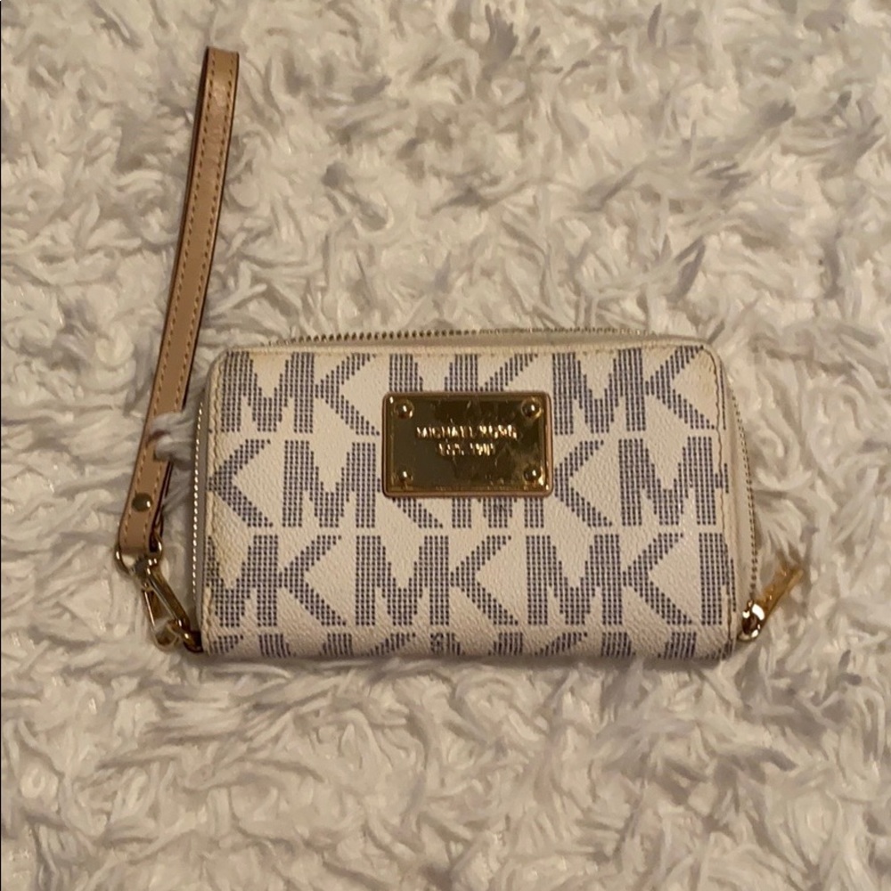 Michael kors wristlet
